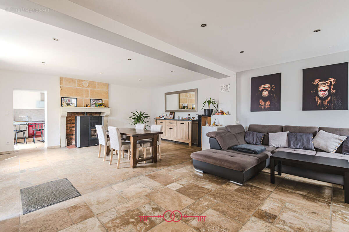 Ensemble immobilier de caractère à Montigny-sur-Vesle : 2 maisons, dépendances et fort potentiel - photo 11