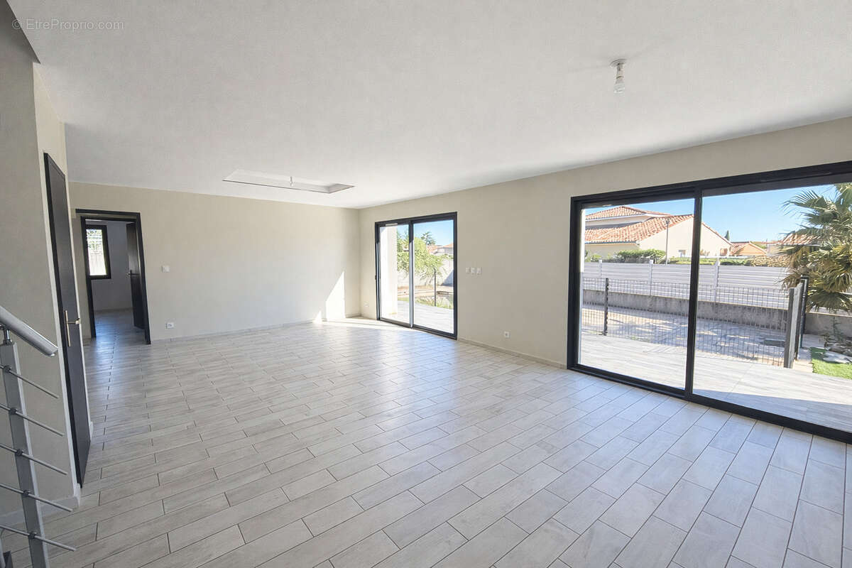 Maison à MONTELIMAR