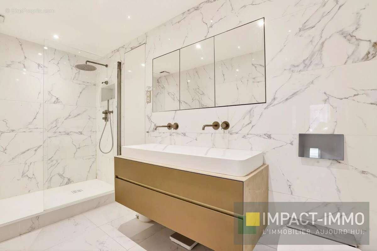 Appartement à COURBEVOIE