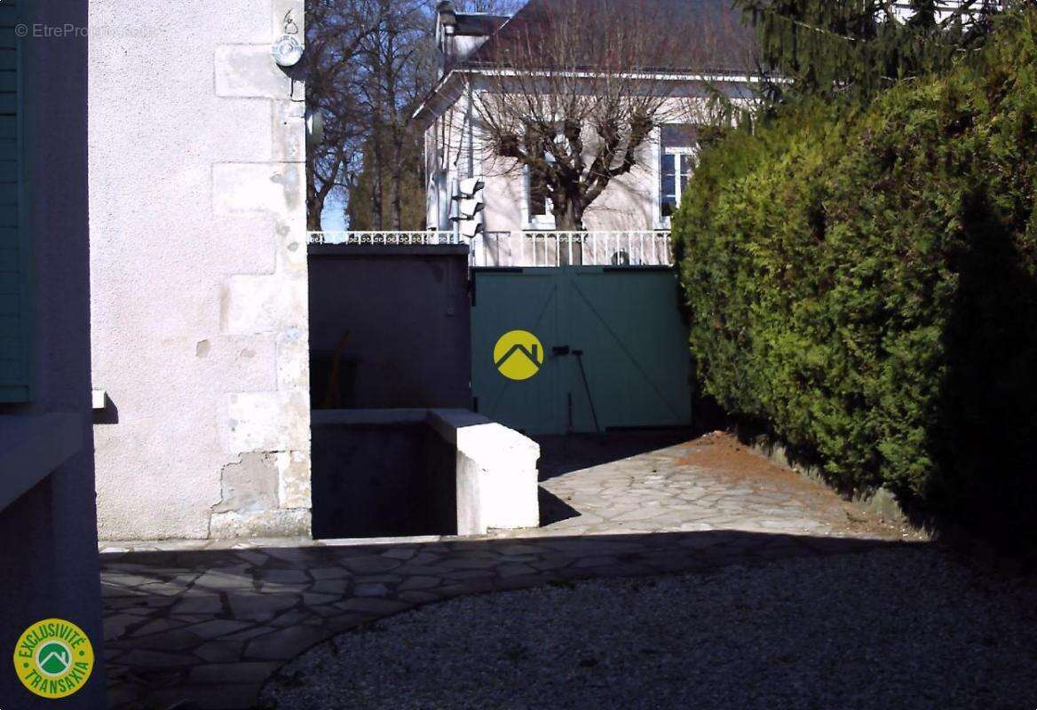Maison à COULANGES-SUR-YONNE