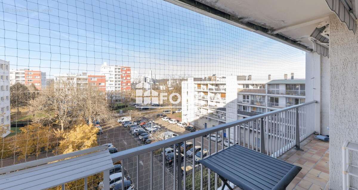 F4 proche commerces et metro - photo 8
