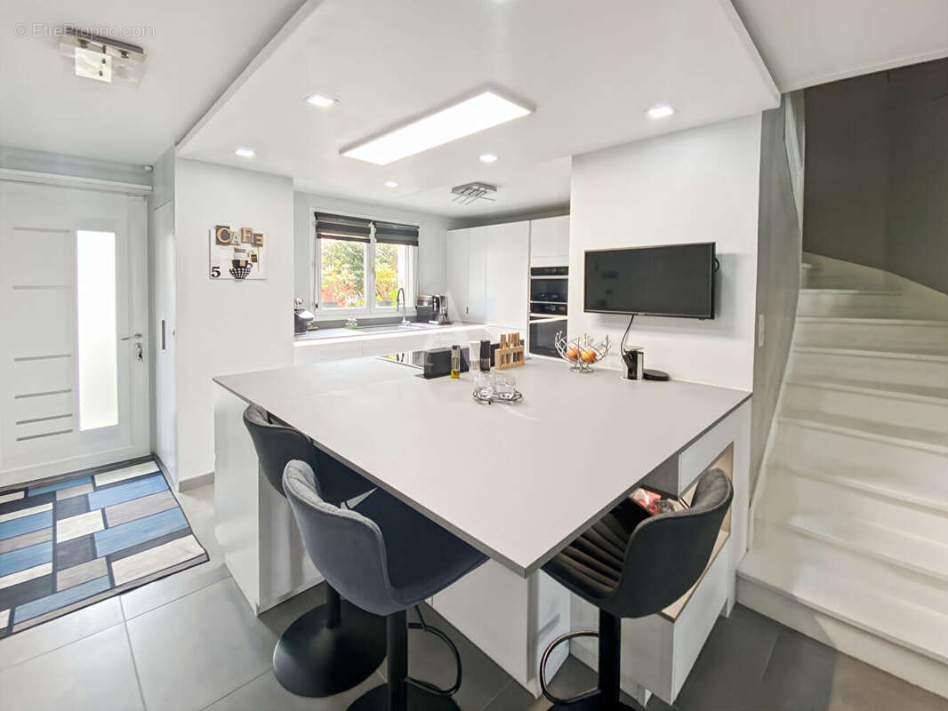 Maison à JOUY-LE-MOUTIER