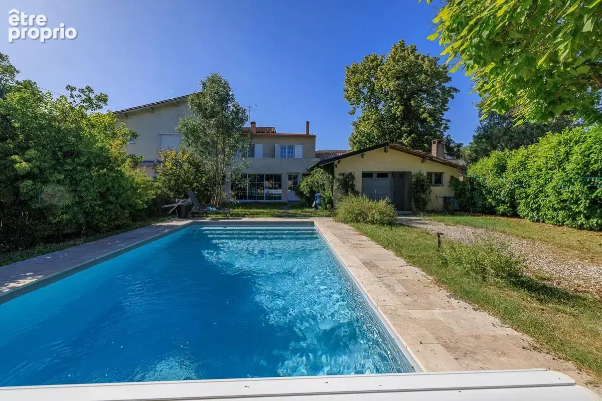 Maison T7 de 148 m, centre ville de Saint-Médard-de-Guizières 33230 - photo 1