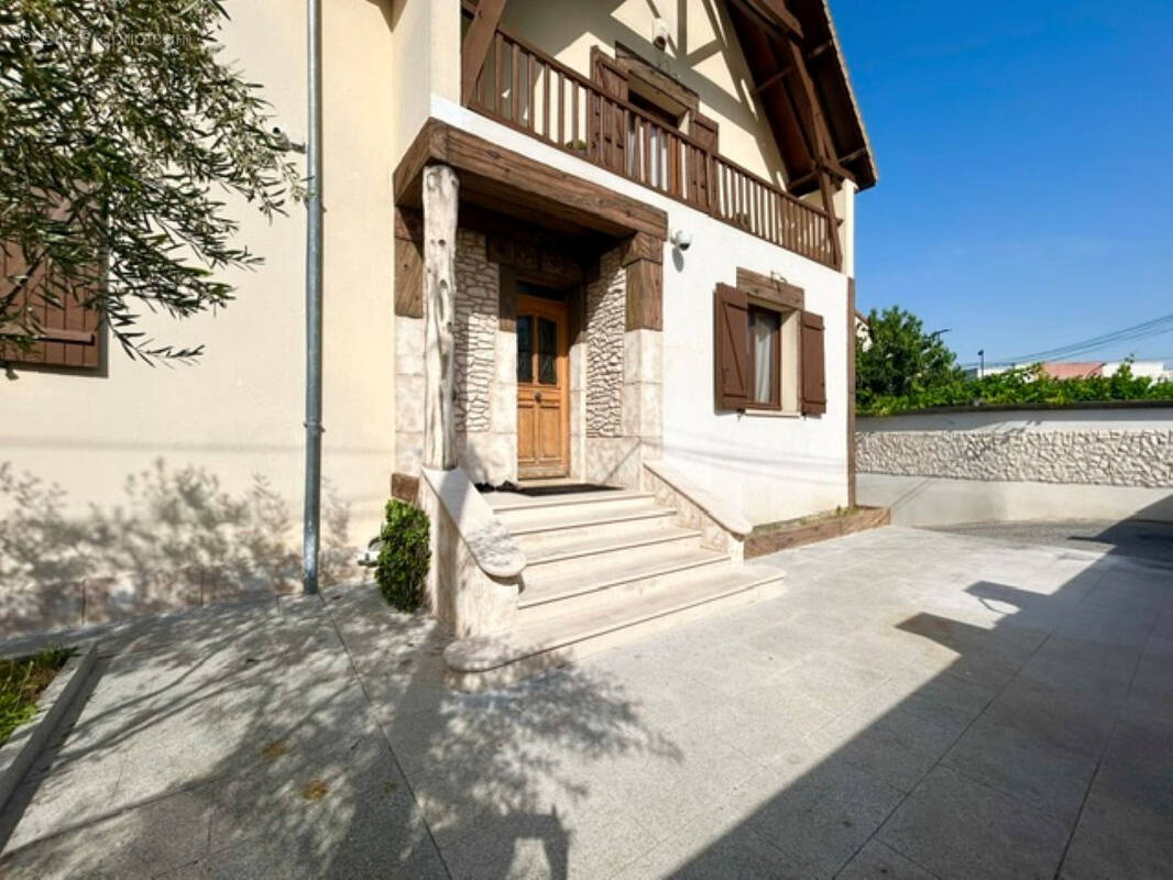 Maison 7 pièces 203 m² · à Sartrouville · 203 m² · 520 000 €