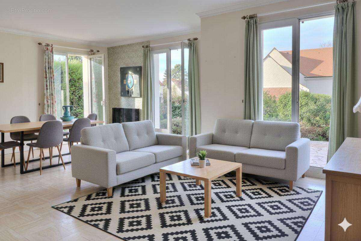 Maison à SAINT-NOM-LA-BRETECHE