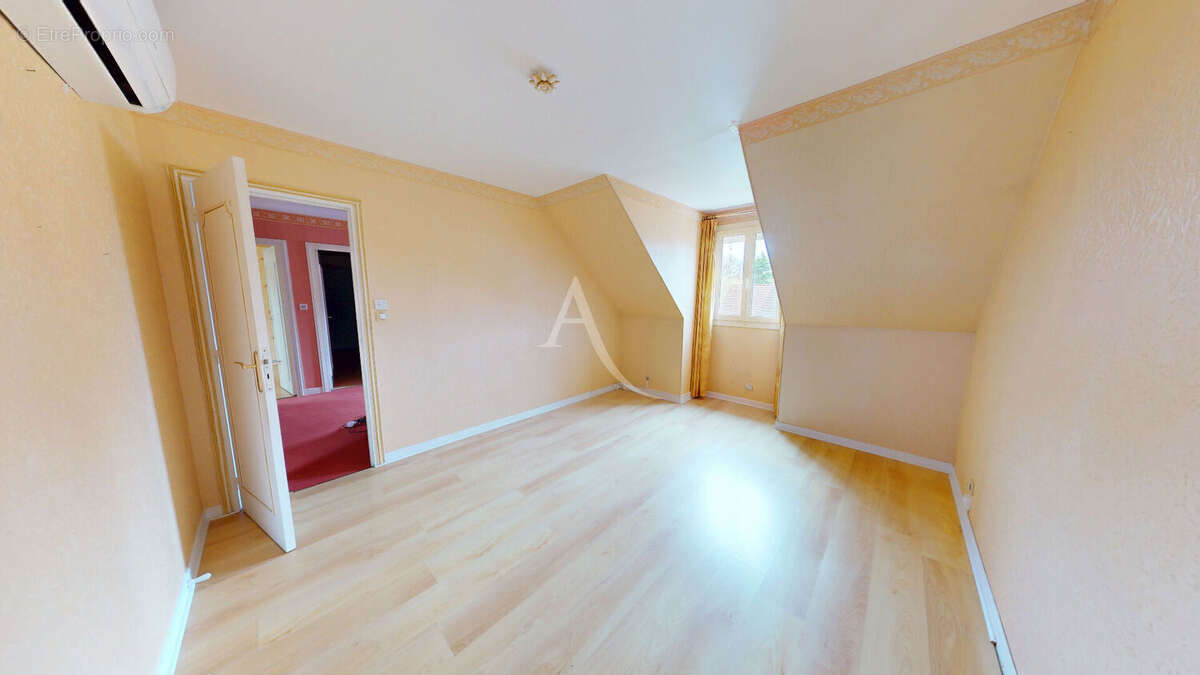 Maison à SAINT-JEAN-DE-BRAYE