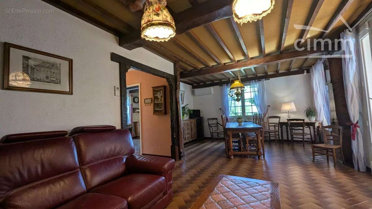 Maison à SAINT-PIERRE-DE-CHANDIEU