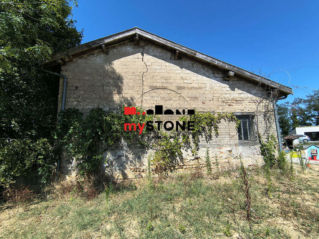 CHATILLON SUR CHALARONNE - Grange à aménager sur 540 m² de terrain - photo 9