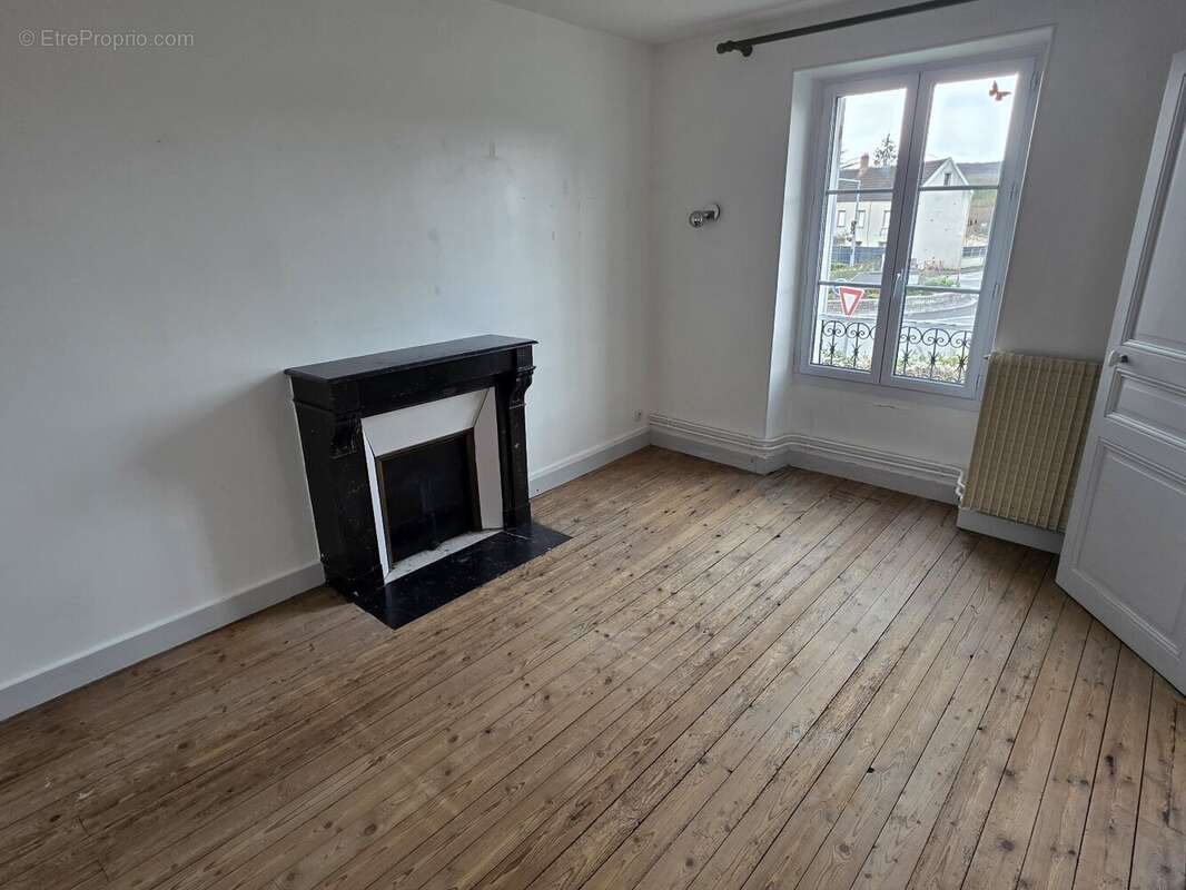 Maison à ANGERVILLIERS