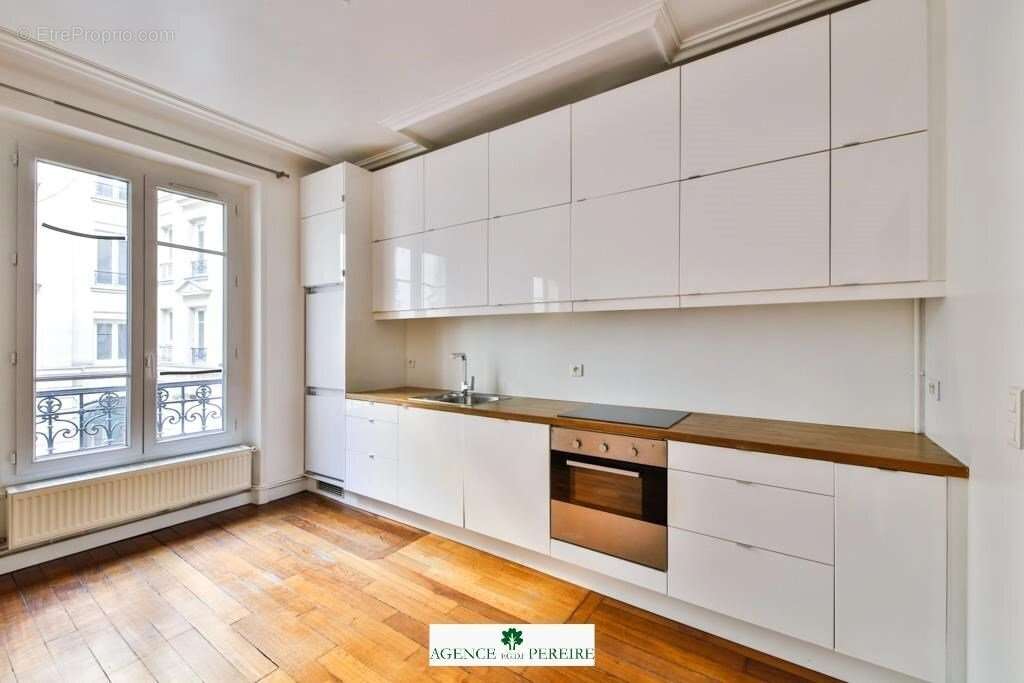 Appartement à PARIS-17E