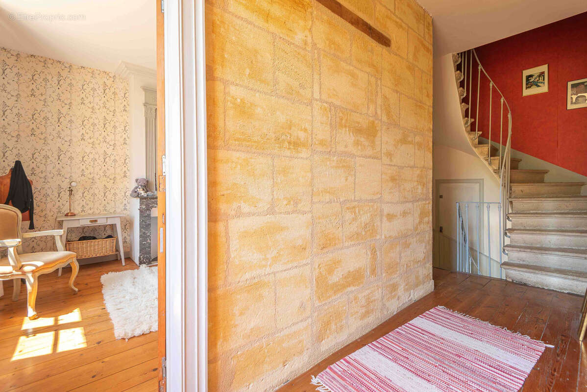 Maison en pierre - 228m2 - 4 chambres - photo 16
