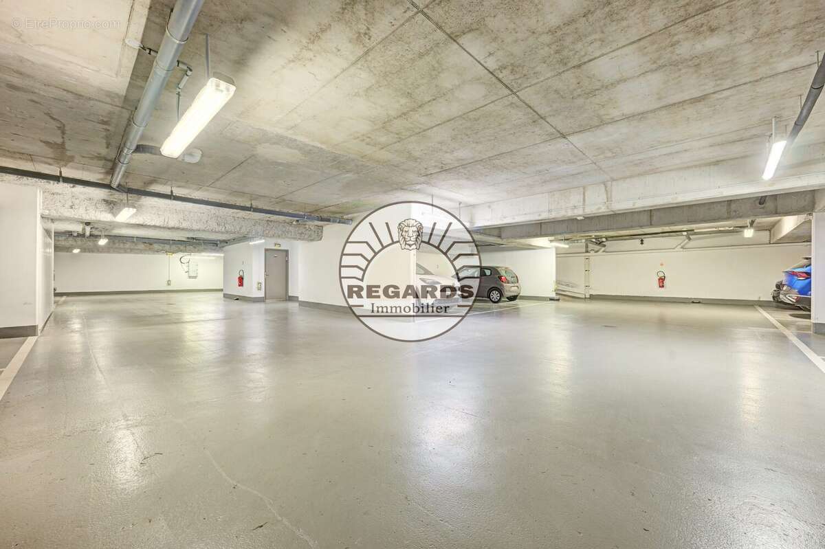 Parking 13 m² à Montrouge  - photo 2