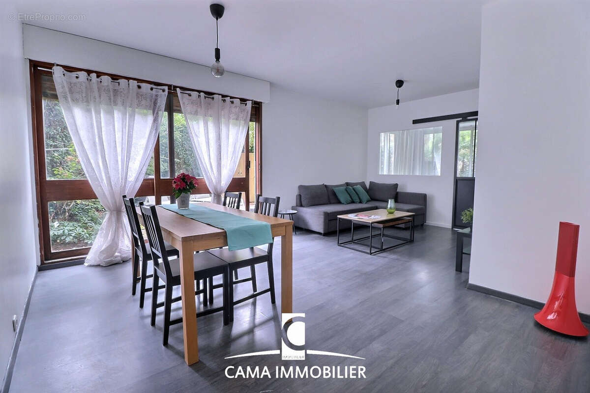 Appartement à FONTENAY-LE-FLEURY