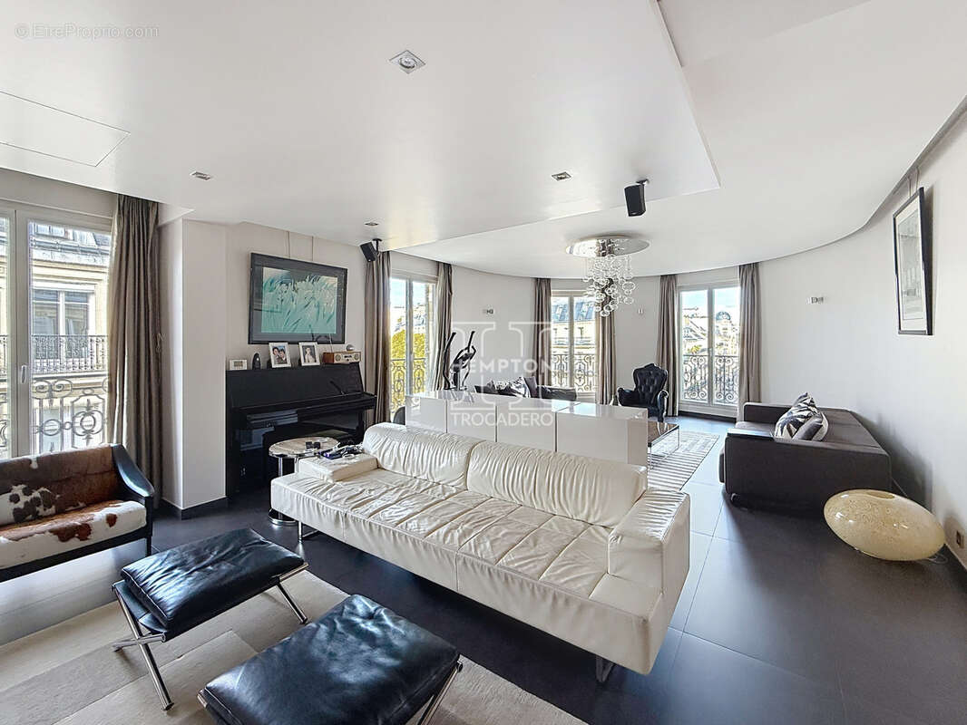 Appartement à PARIS-8E