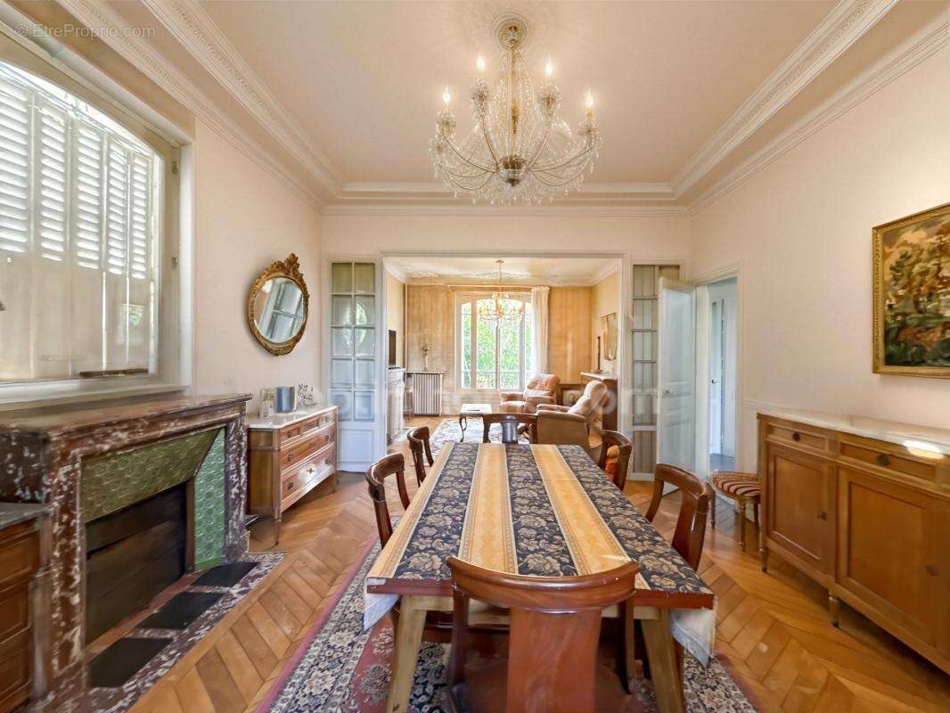 Propriete -  maison bourgeoise d'exception 10 pieces - 785 000 euros - terrain 2000 m2 - photo 2