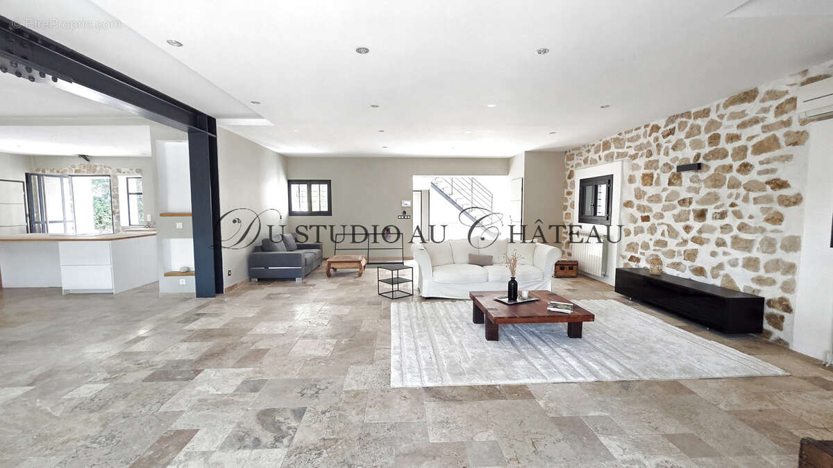 AIX superbe MAISON DE VILLE CONTEMPORAINE  340 M2 -7 chambres- beaux volumes- calme total- - photo 3