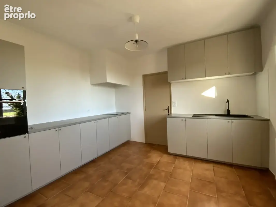 Charmante villa avec vue et terrain arboré. - photo 14