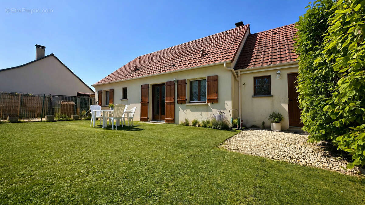 Maison à CHAMPROND-EN-GATINE