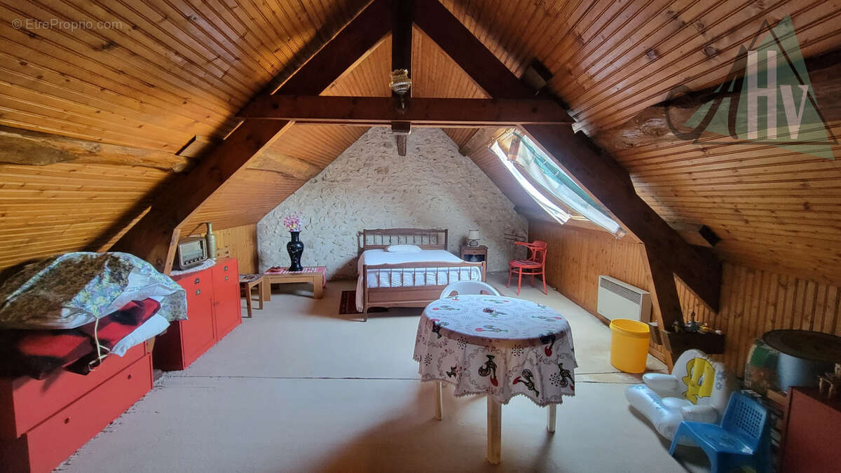 Maison ancienne pleine de charme - 104 m2 - Terrain clos de 515 m2 - 124 200 € - photo 9
