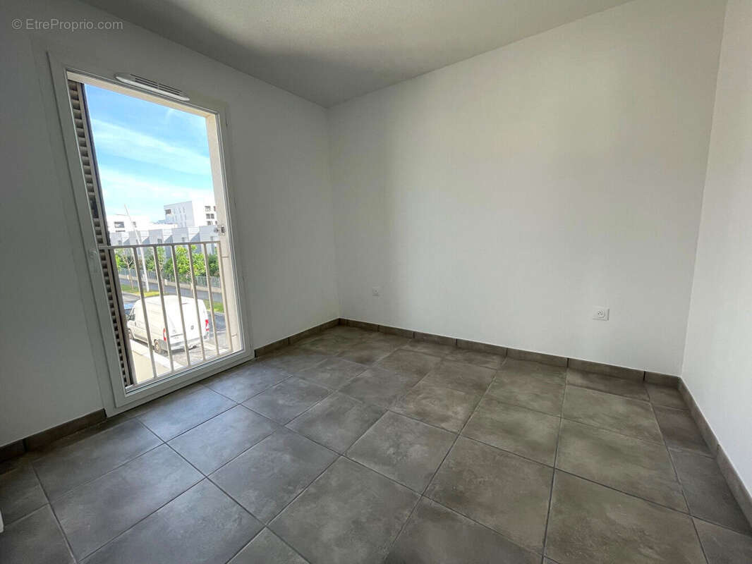 Appartement à BEAUZELLE