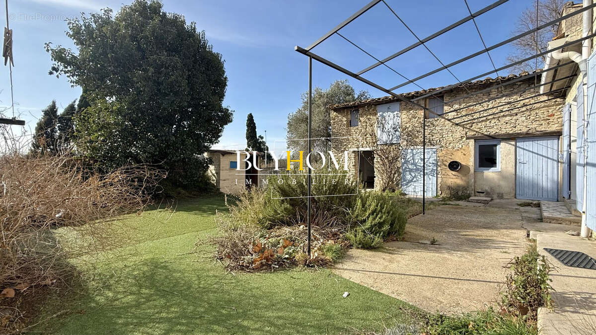 Maison à L'ISLE-SUR-LA-SORGUE