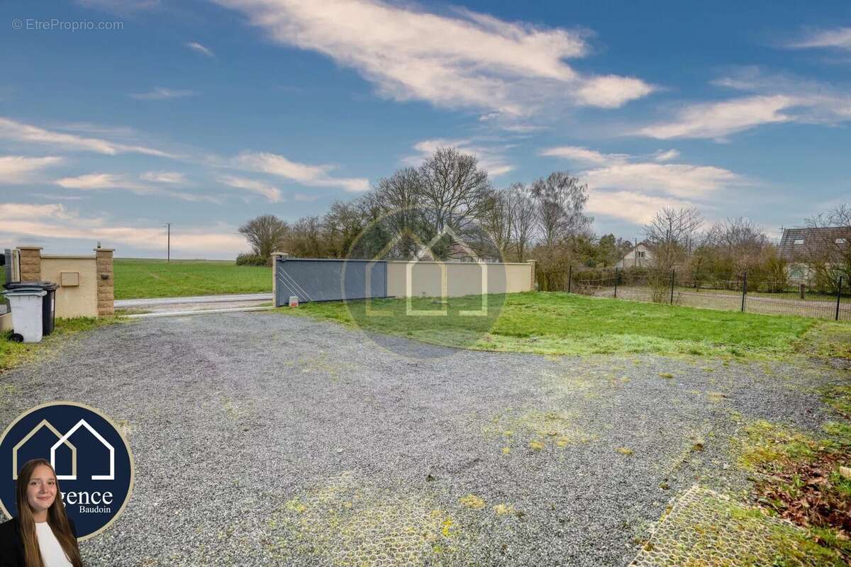 Maison à TREMBLAY-LES-VILLAGES