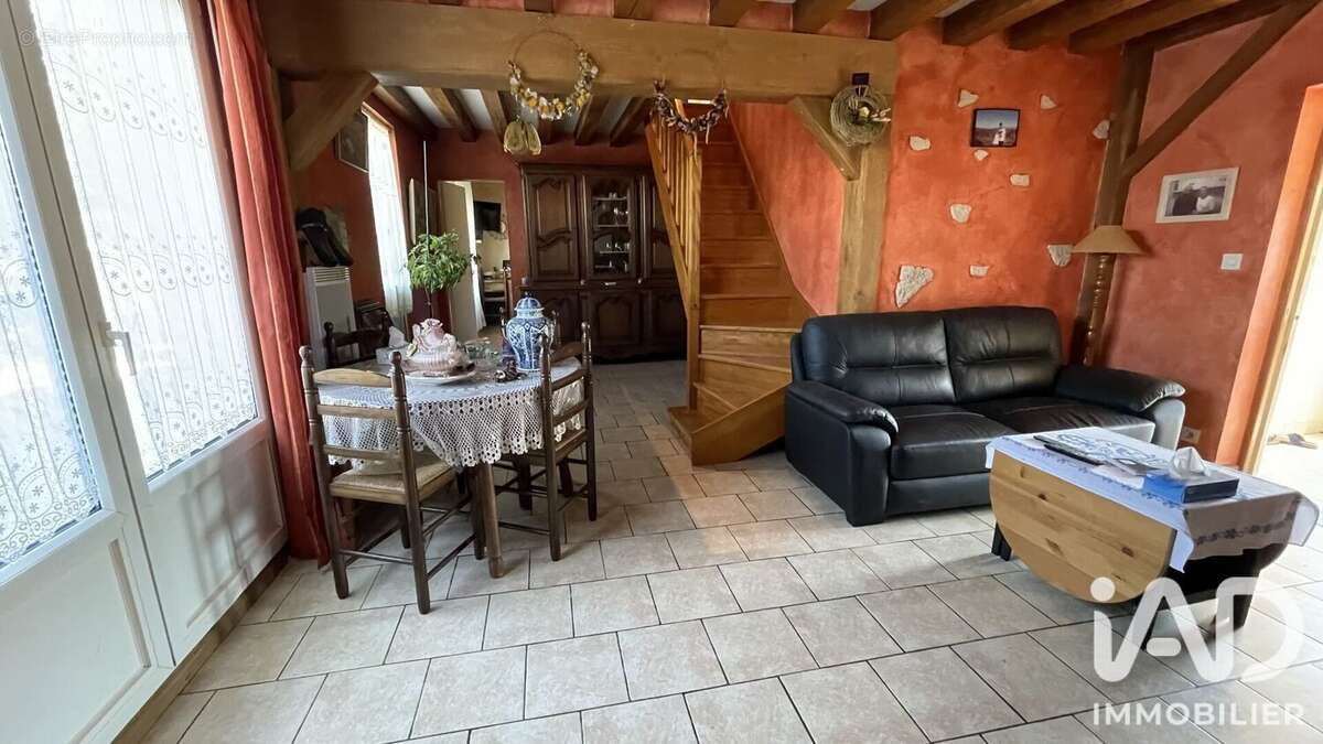 Maison 146 m² à La Chaussee-Saint-Victor  - photo 4