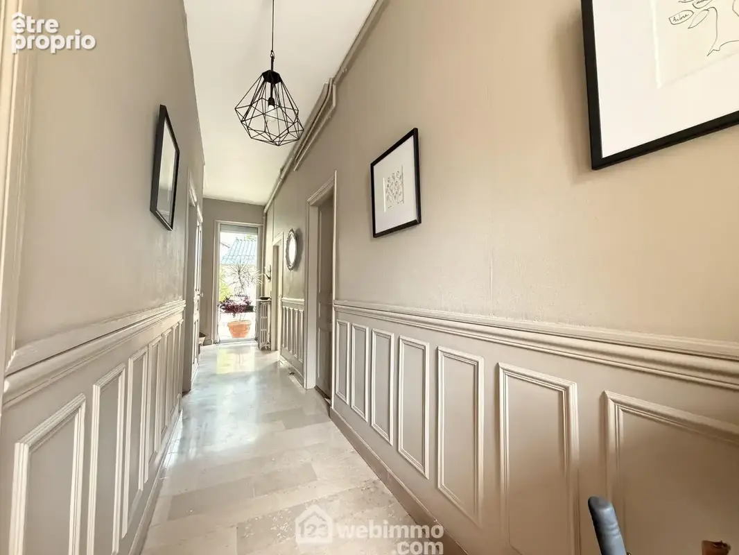 Une vaste entrée de 10 m²