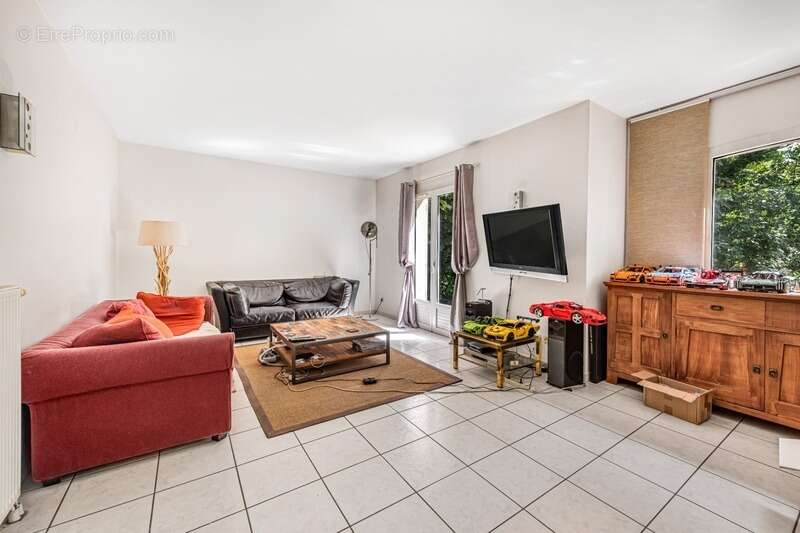 Maison familiale atypique de 170 m² avec jardin, terrasse et garage double – Collonges-au-Mont-d'Or - photo 4