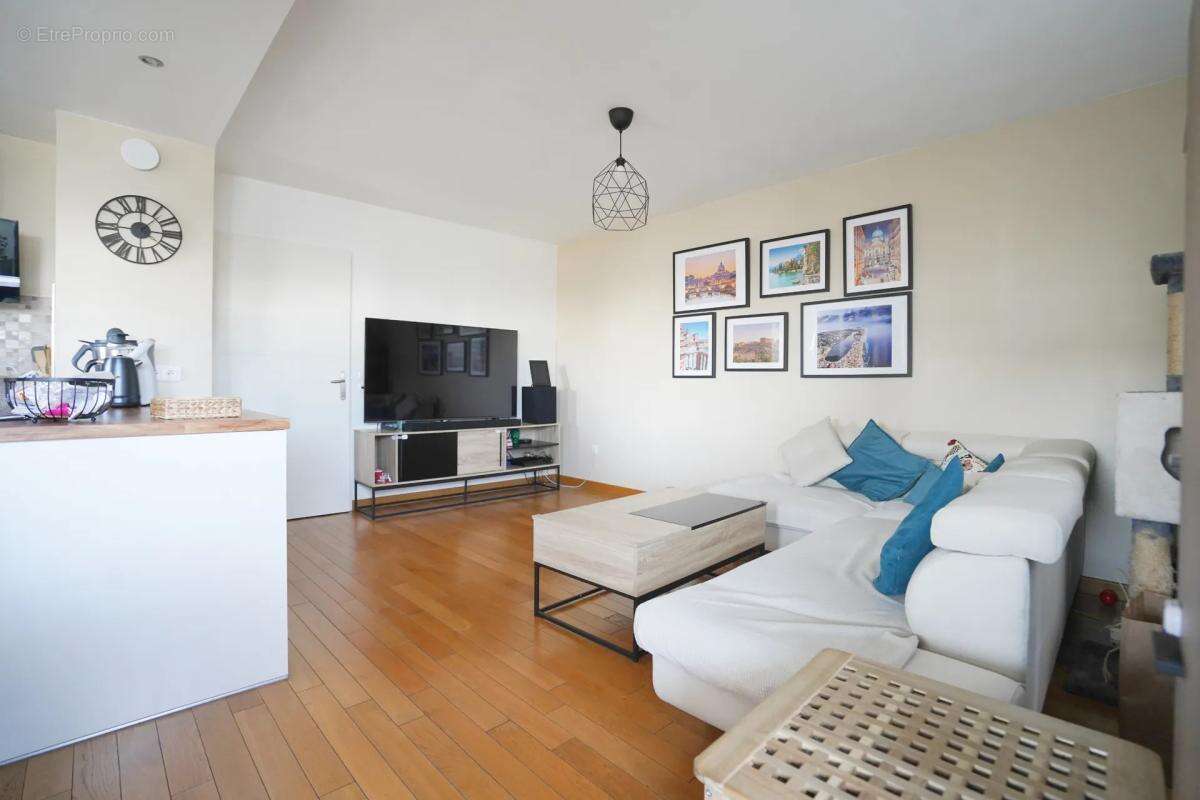 Appartement à FRESNES