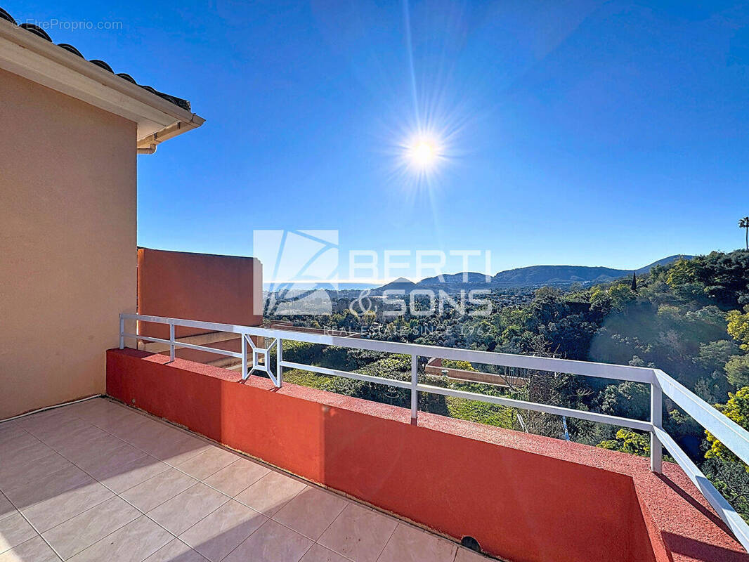 Appartement à MANDELIEU-LA-NAPOULE