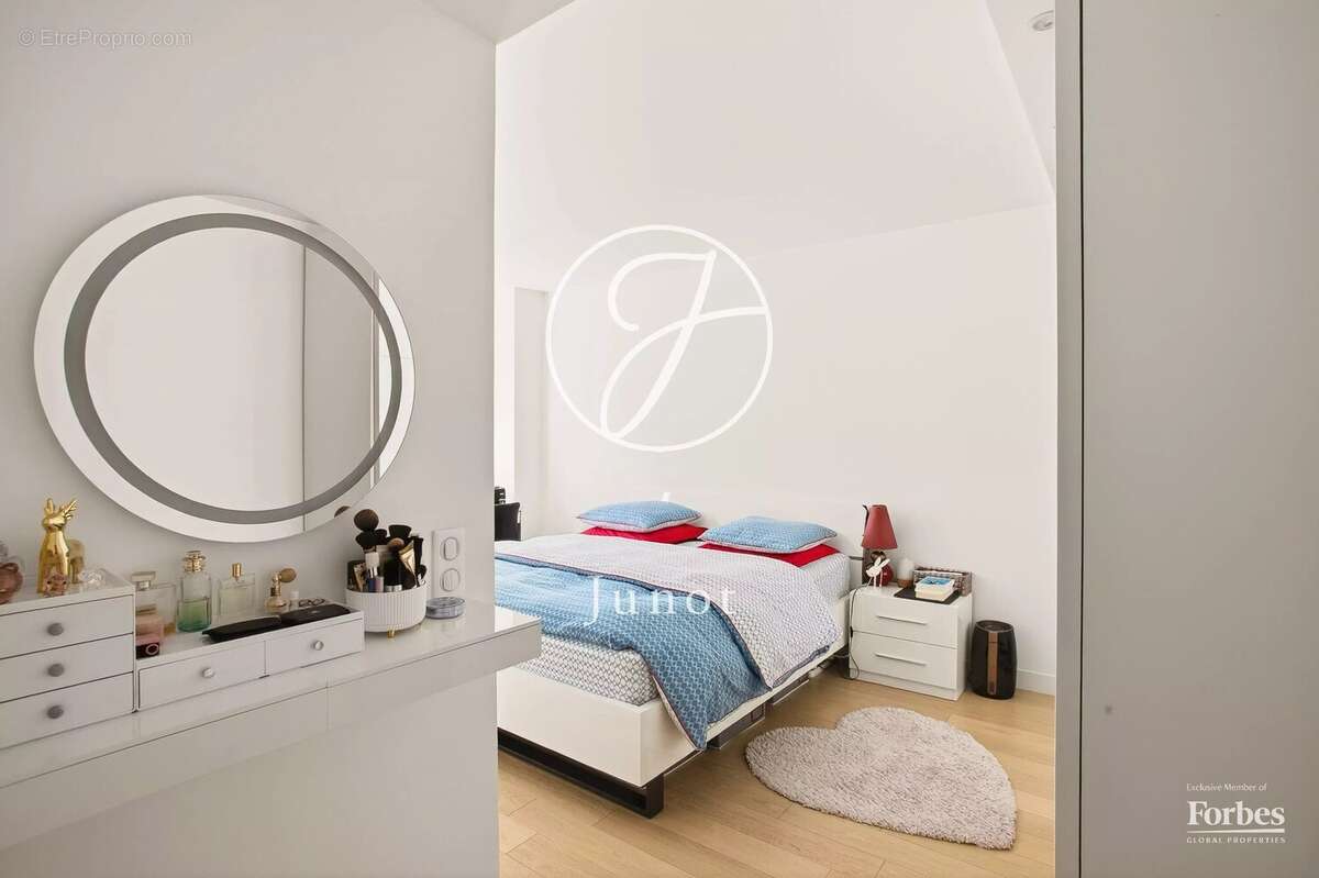 Paris 15e - TOUR DE MARS / QUAI DE GRENELLE - Appartement - 5 pièces - 114,58m² Carrez - 3 chambres - Vue exceptionnelle - Expos - photo 14