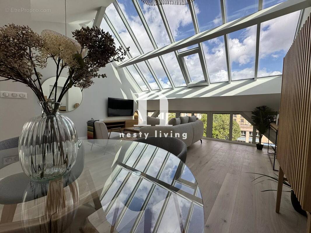 Appartement à PARIS-16E