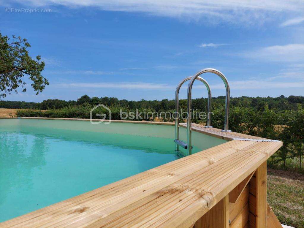 Maison à LUSSAS-ET-NONTRONNEAU