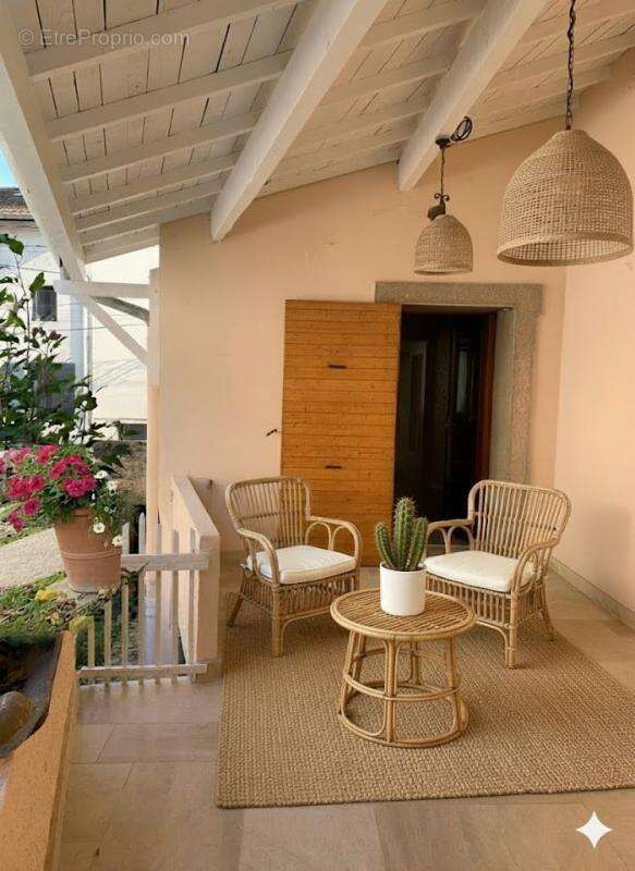 Maison à COLLONGES-AU-MONT-D&#039;OR