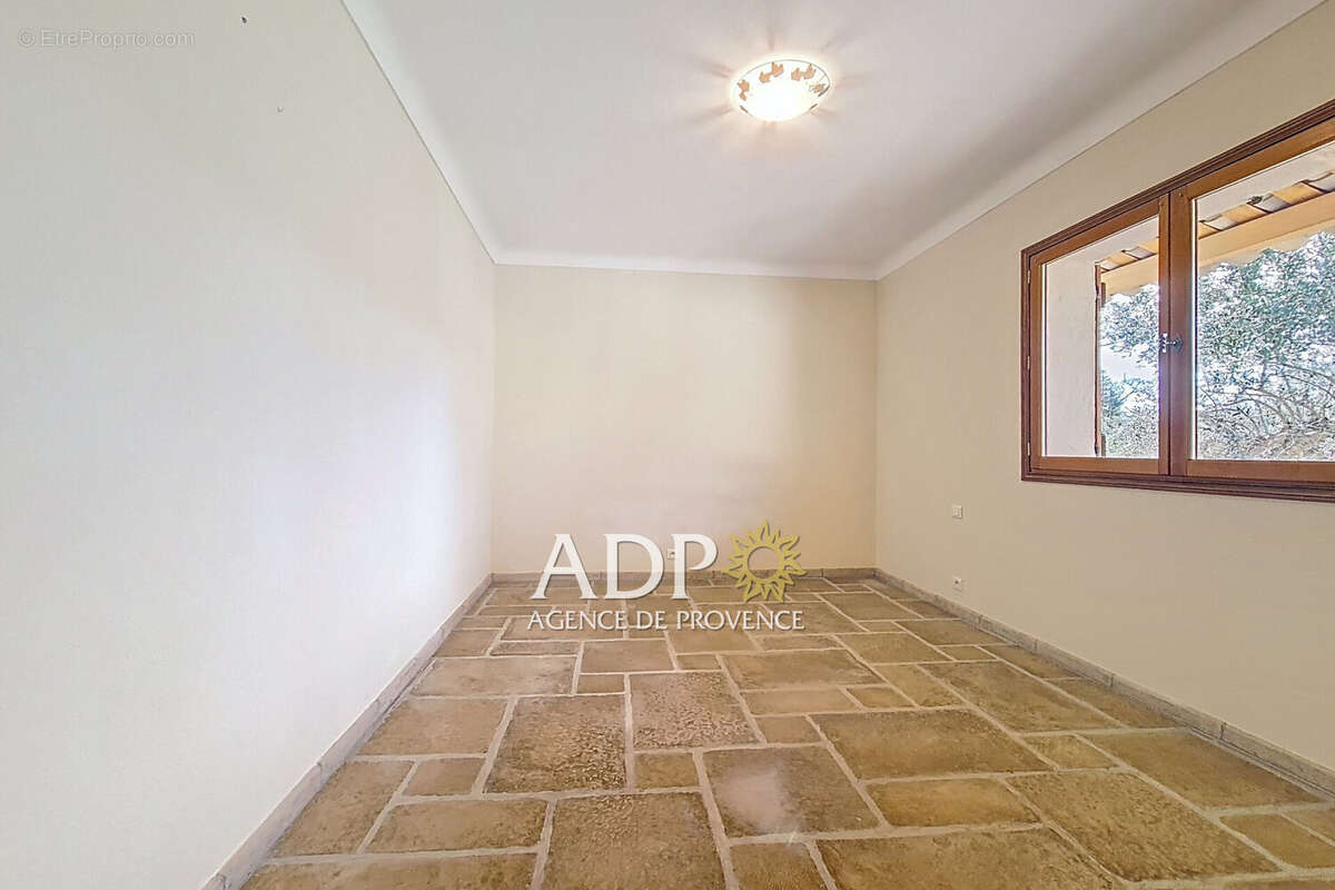 Appartement 142 m² à Saint-Cezaire-Sur-Siagne  - photo 8