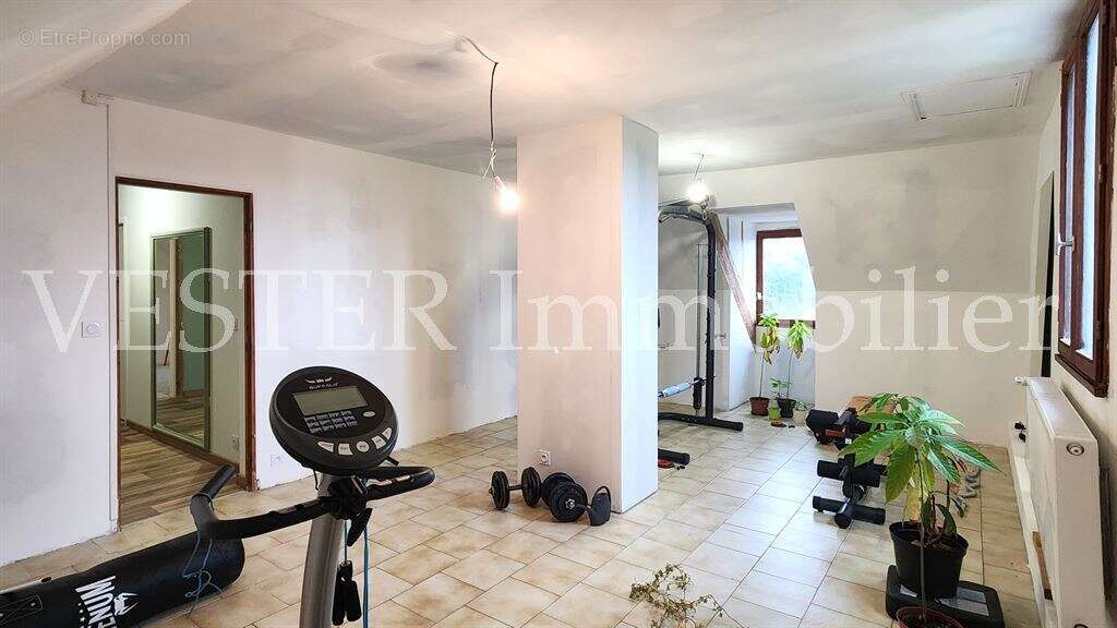 Maison à SAINT-FRONT-DE-PRADOUX