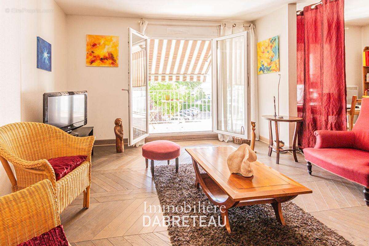 Rue du Luizet - T3 traversant avec balcon, stationnement et cave - photo 2