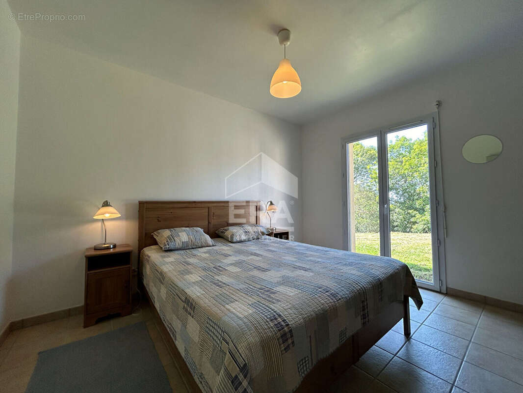 Maison à VILLECOMTAL-SUR-ARROS