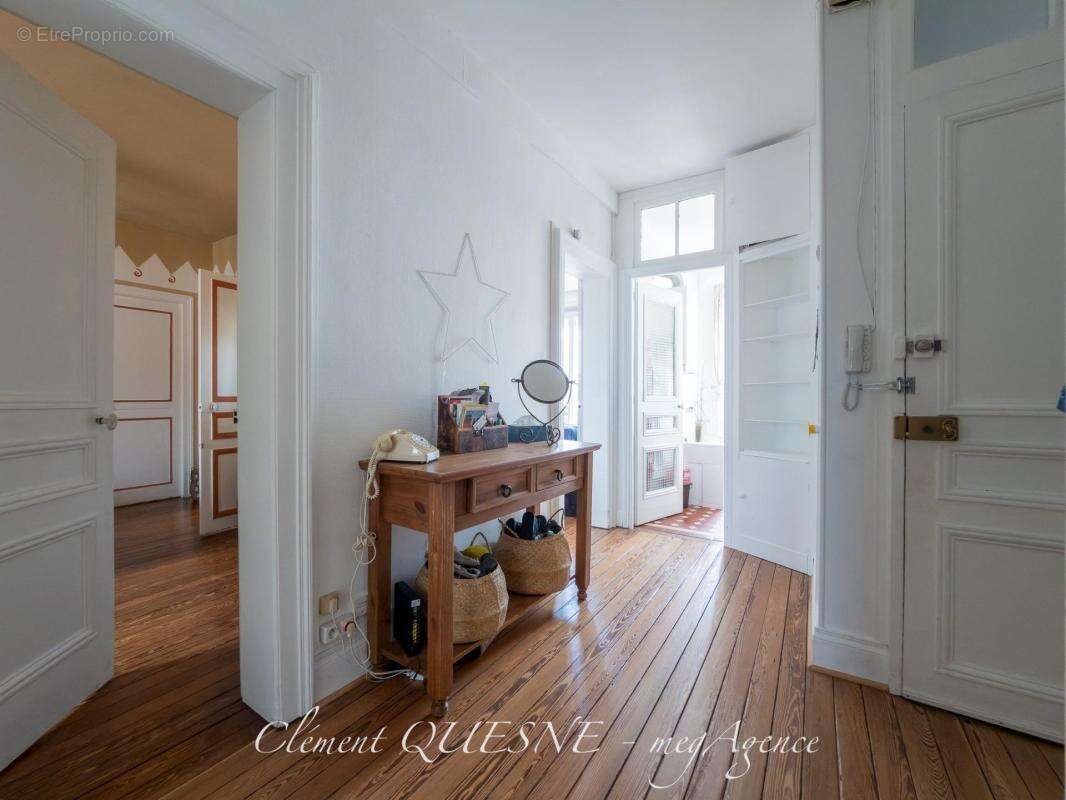 Charme important / centre-ville / 3 chambres - photo 10