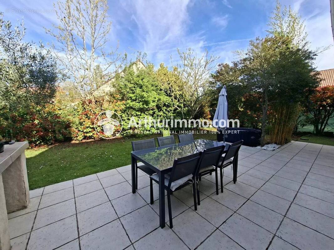 Maison à SAINT-PIERRE-DU-PERRAY