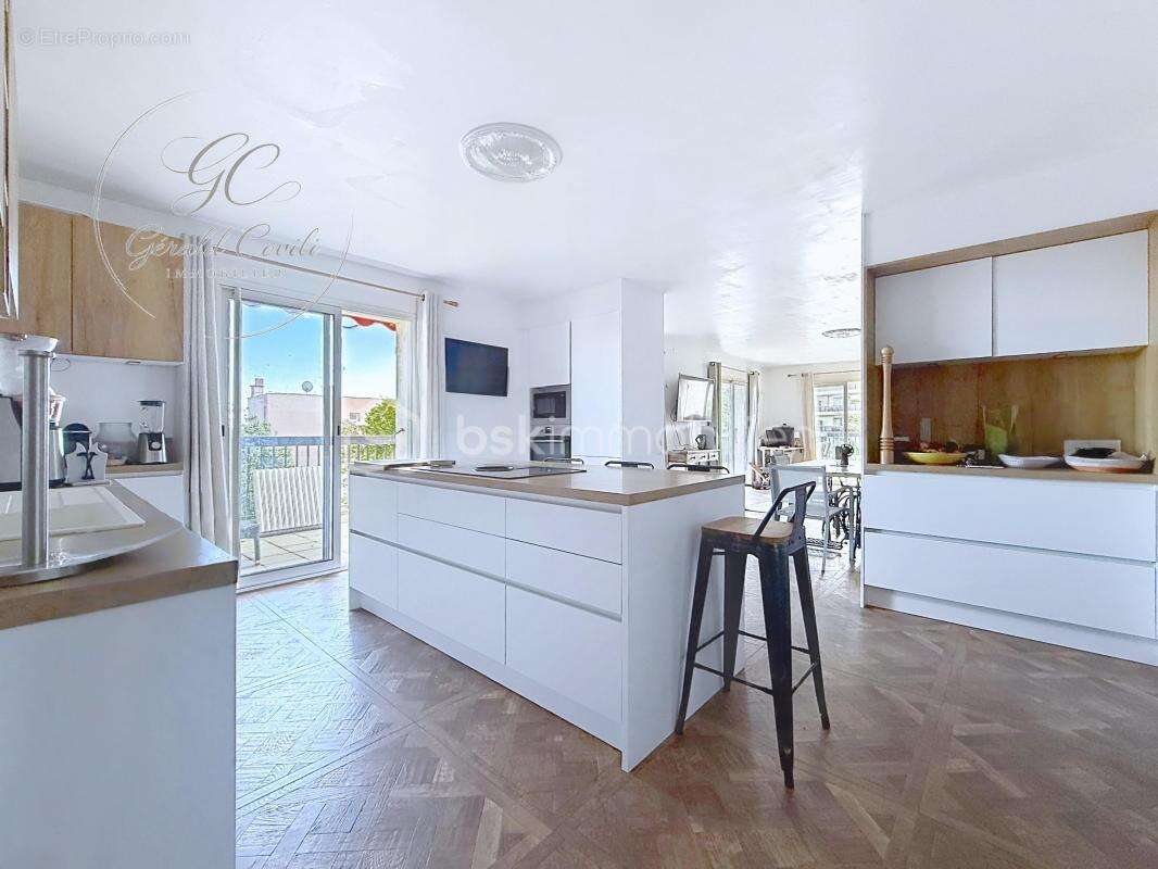Appartement à VALLAURIS