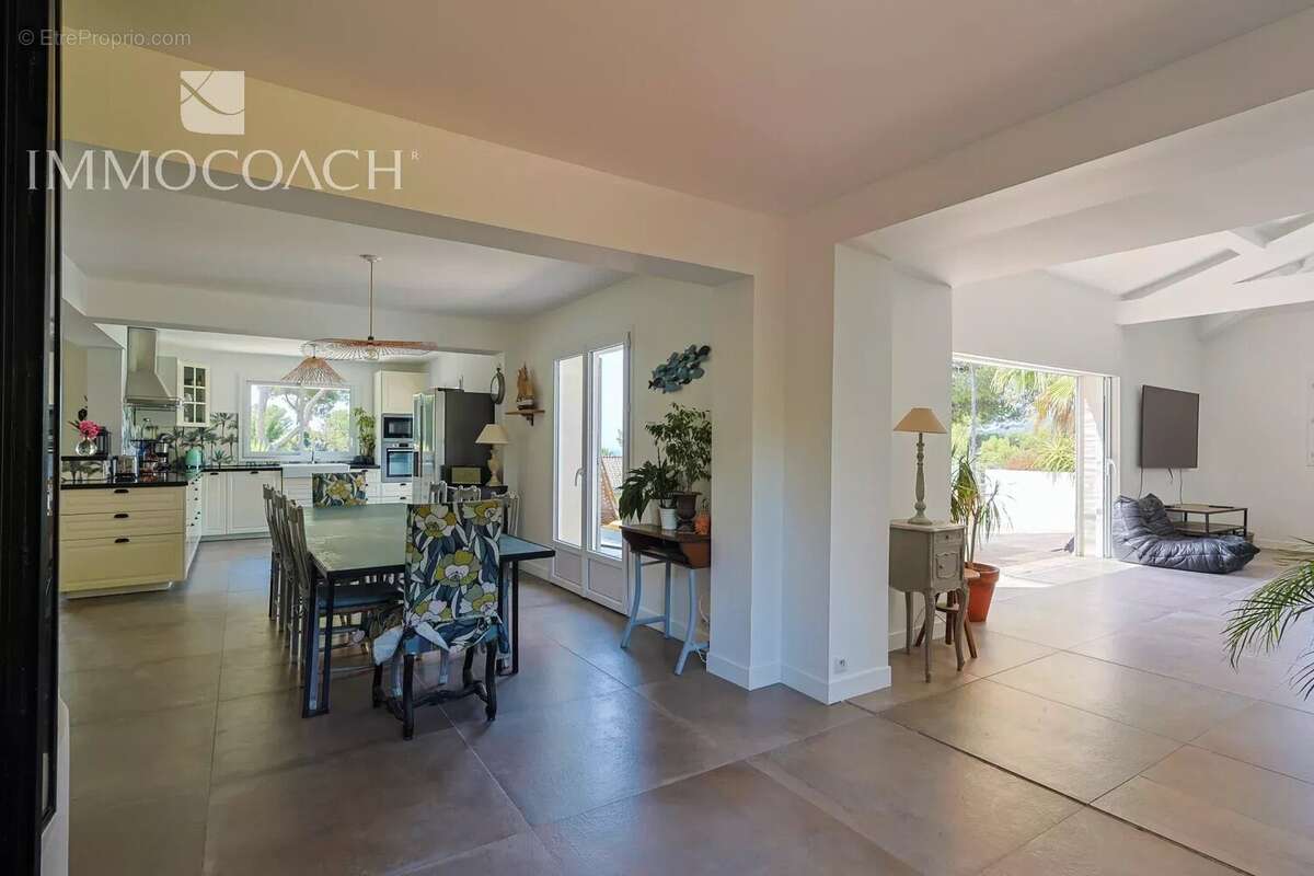 Maison à CARQUEIRANNE