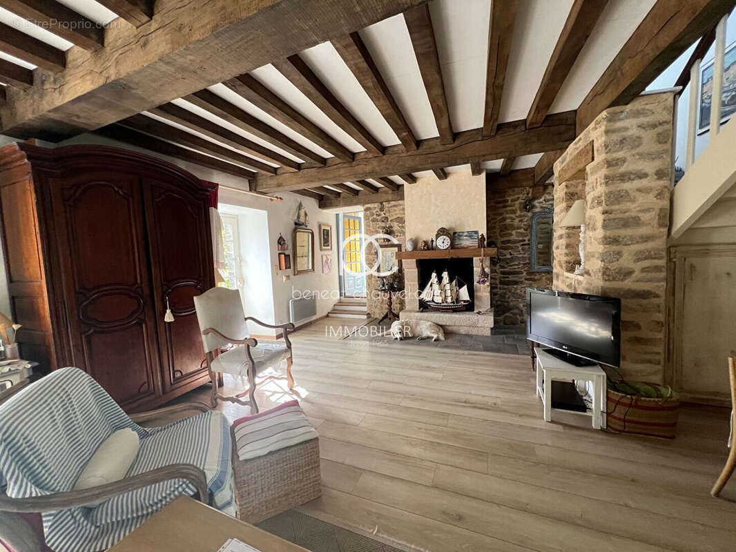 Maison à SURZUR