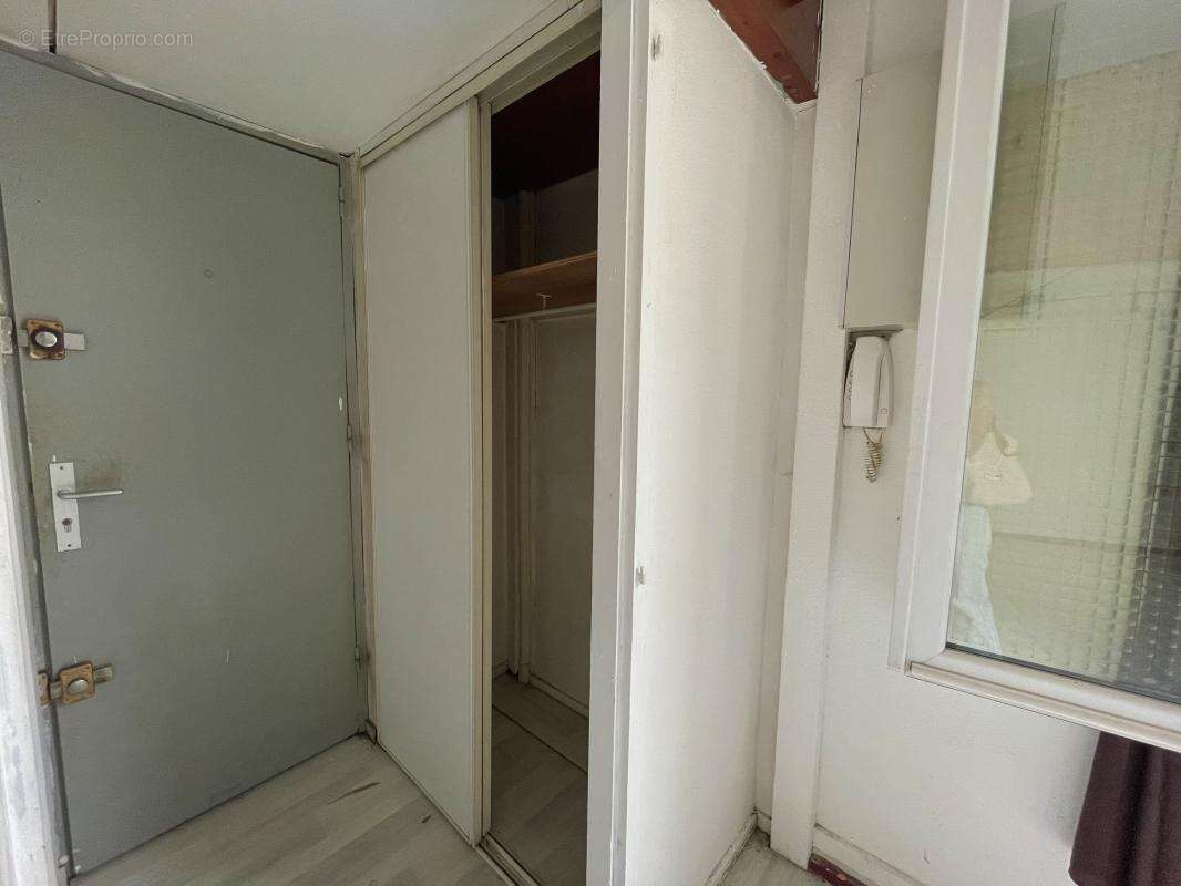 A vendre Studio à rénover entièrement dans le centre de. bordeaux - photo 4