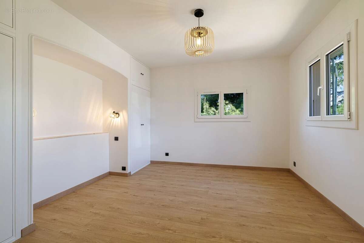 Appartement à SAINT-LAURENT-DU-VAR