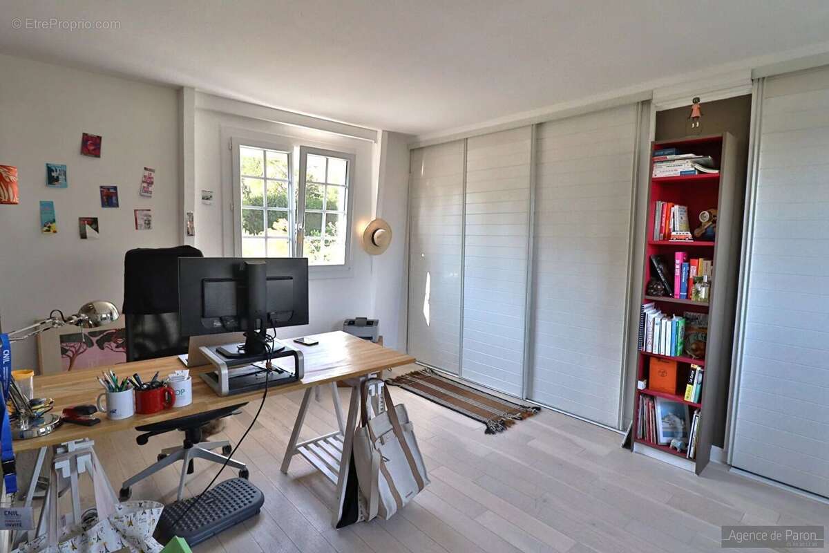 Maison à VERRIERES-LE-BUISSON