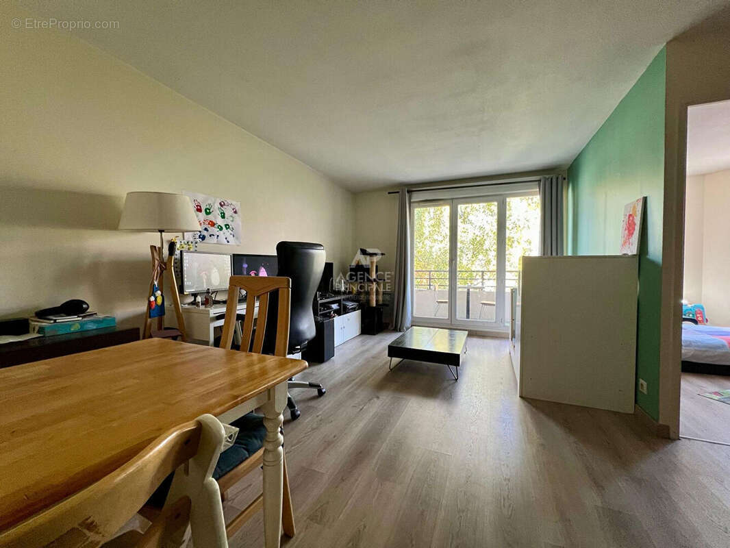 Appartement à HOUILLES