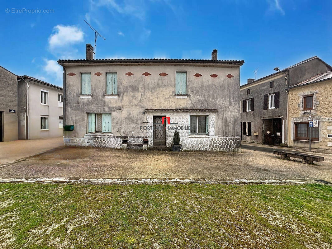 Maison à MONTLIEU-LA-GARDE