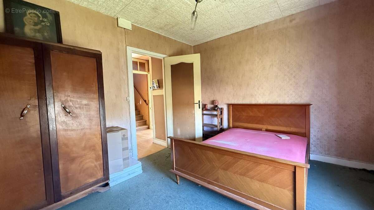 Maison à SAINT-PARDOUX-LA-RIVIERE